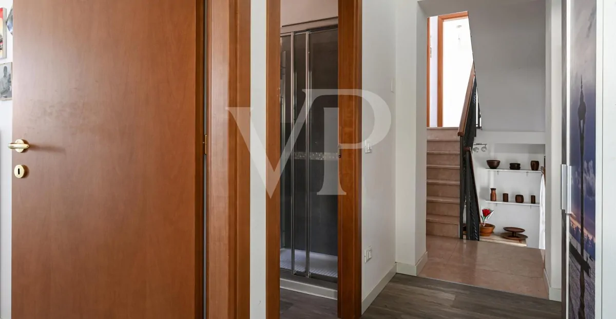 Maison individuelle avec terrasse panoramique centre du village