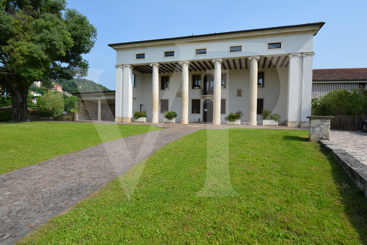 Charmante Wohnung in historischer Villa