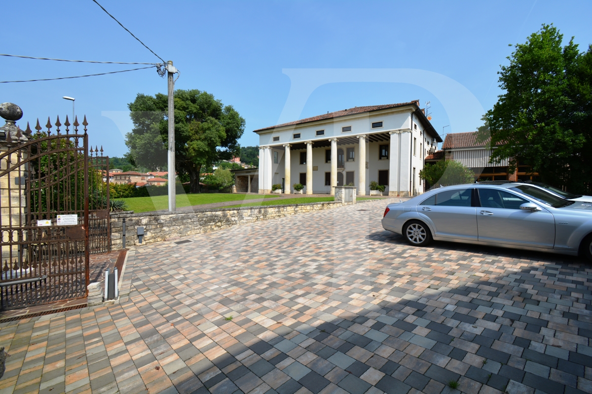 Charmante Wohnung in historischer Villa