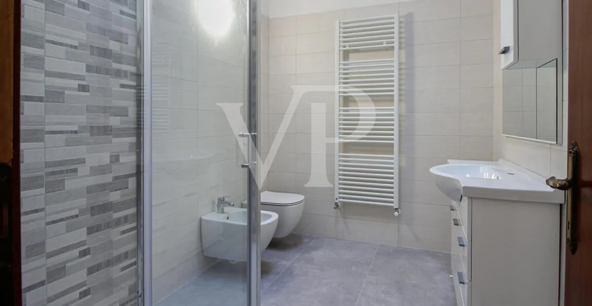 Splendida villa singola ristrutturata di recente con giardino privato