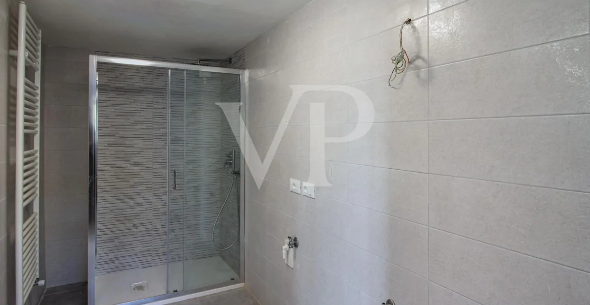 Splendida villa singola ristrutturata di recente con giardino privato