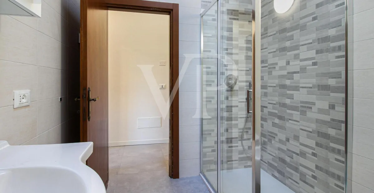 Splendida villa singola ristrutturata di recente con giardino privato