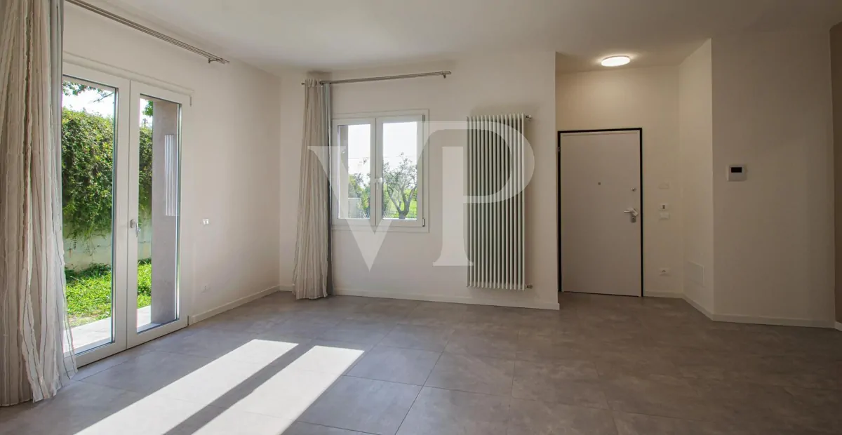 Splendida villa singola ristrutturata di recente con giardino privato