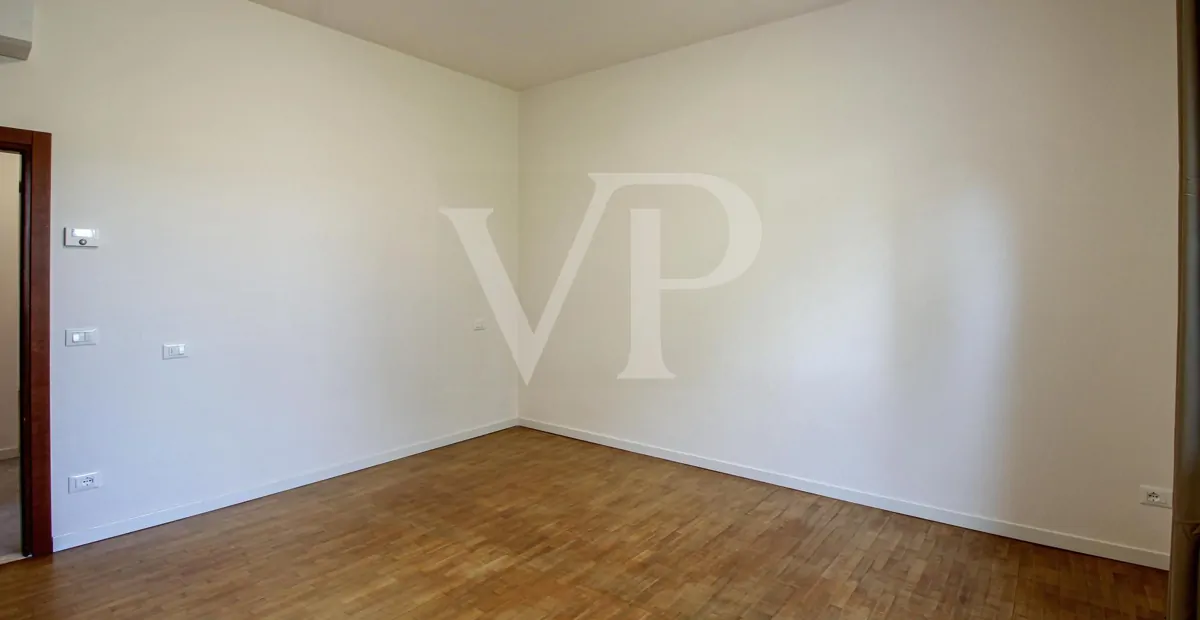 Splendida villa singola ristrutturata di recente con giardino privato