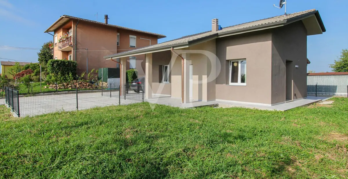 Splendida villa singola ristrutturata di recente con giardino privato