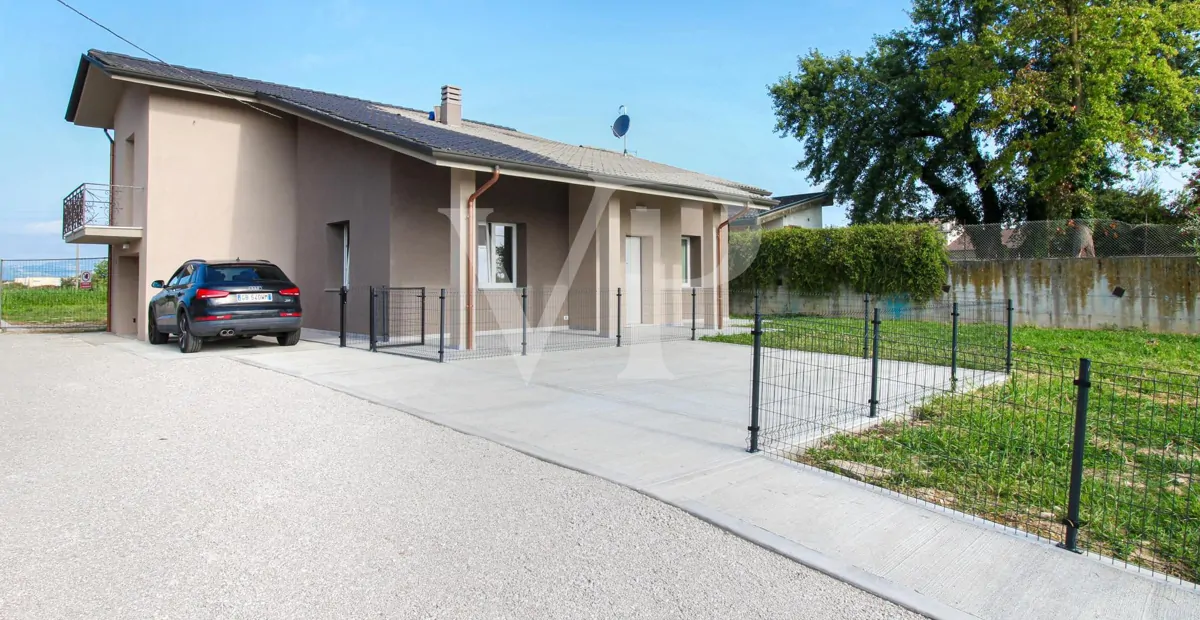 Splendida villa singola ristrutturata di recente con giardino privato