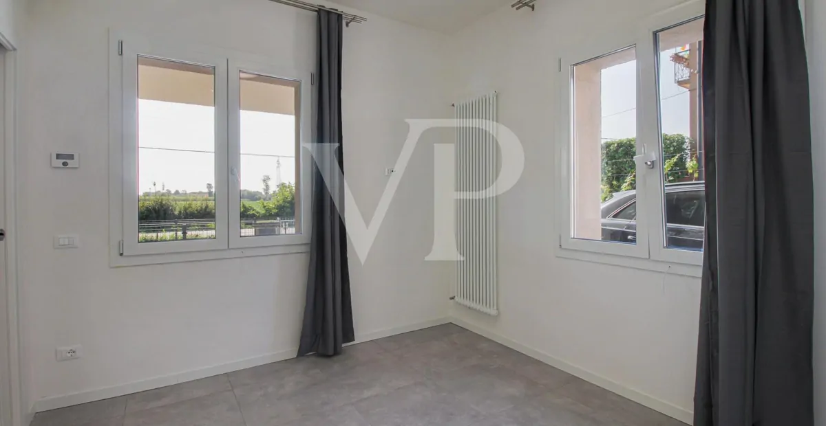 Splendida villa singola ristrutturata di recente con giardino privato