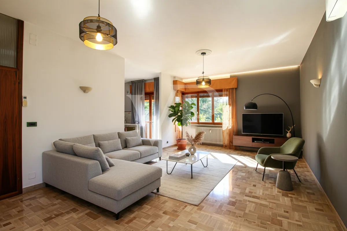 Geräumige und helle Drei-Zimmer-Wohnung mit privatem Garten