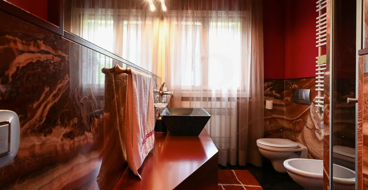 Elegante freistehende Villa: Luxus und Entspannung in den Hügeln mit privatem Pool