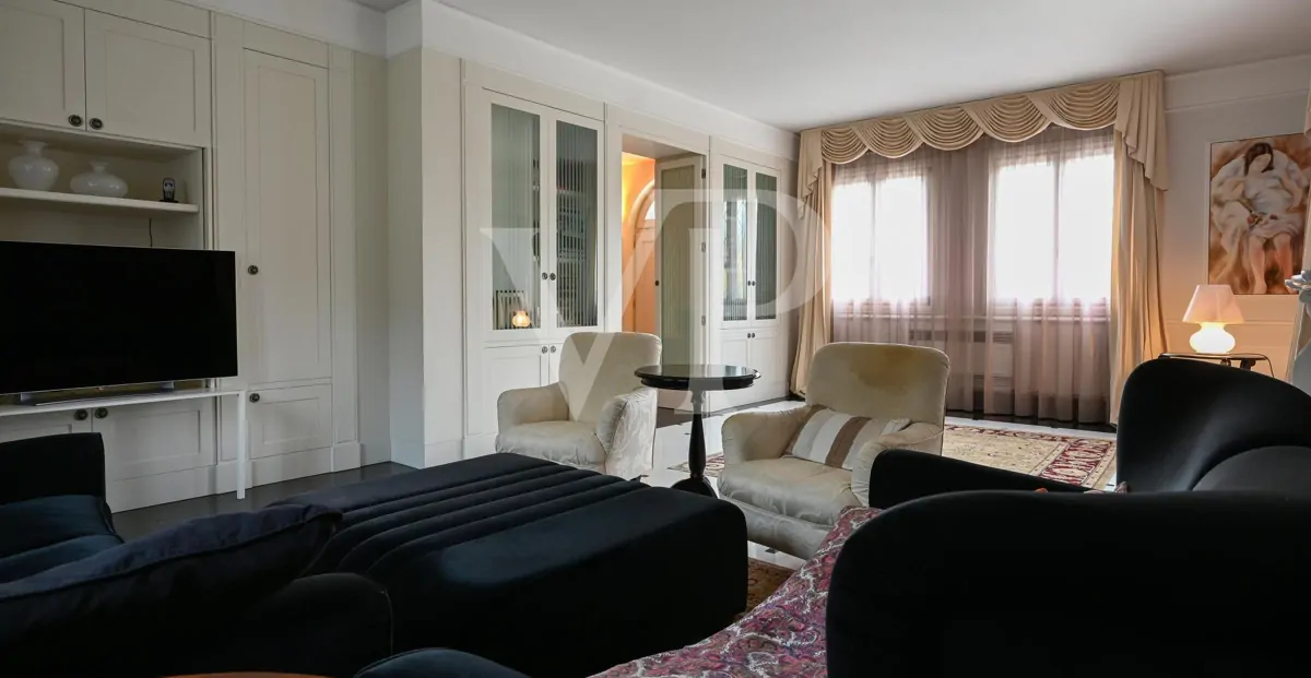 Elegante freistehende Villa: Luxus und Entspannung in den Hügeln mit privatem Pool