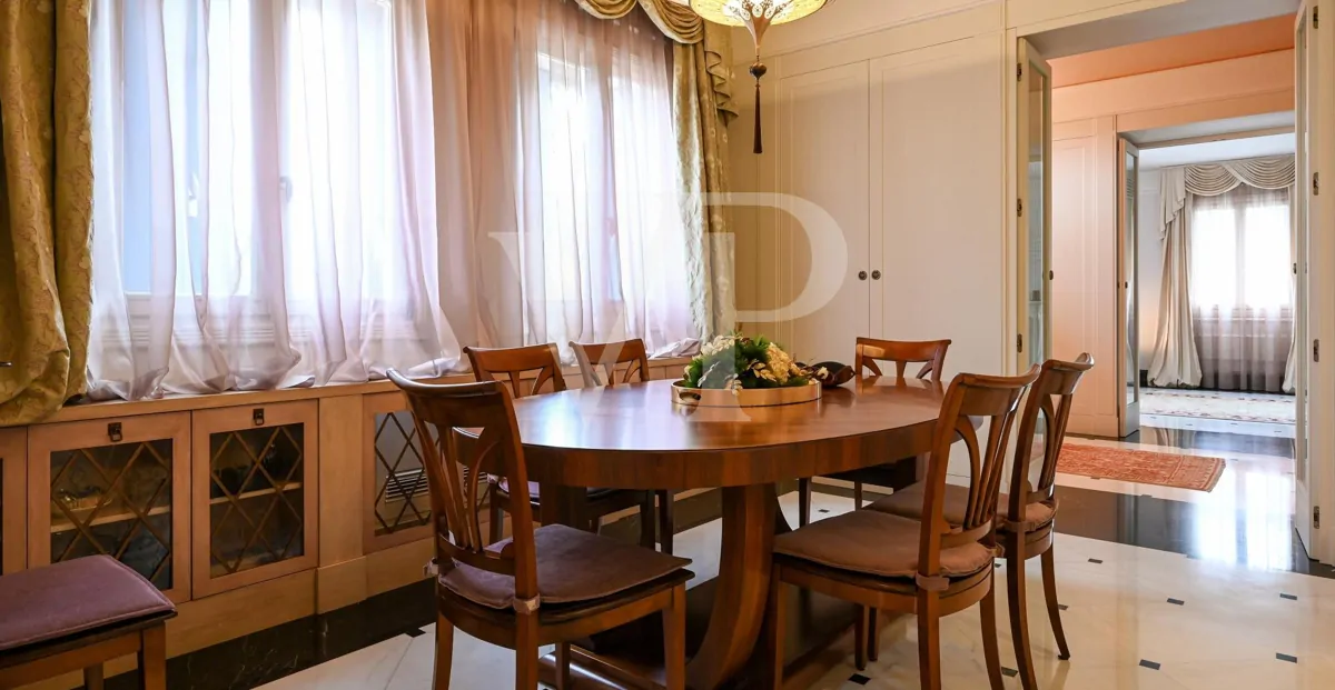 Elegante freistehende Villa: Luxus und Entspannung in den Hügeln mit privatem Pool