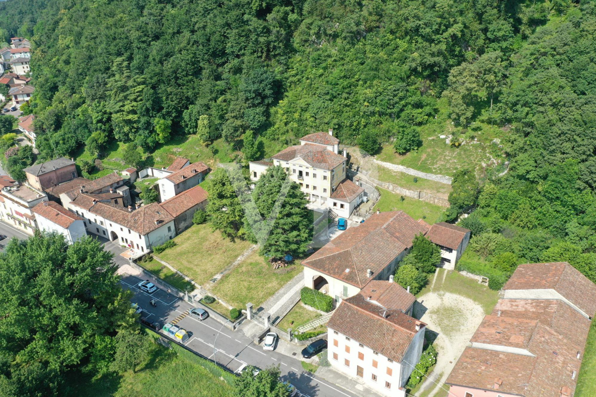 Elegante neoklassizistische Villa mit Park und Barchesse in Piovene