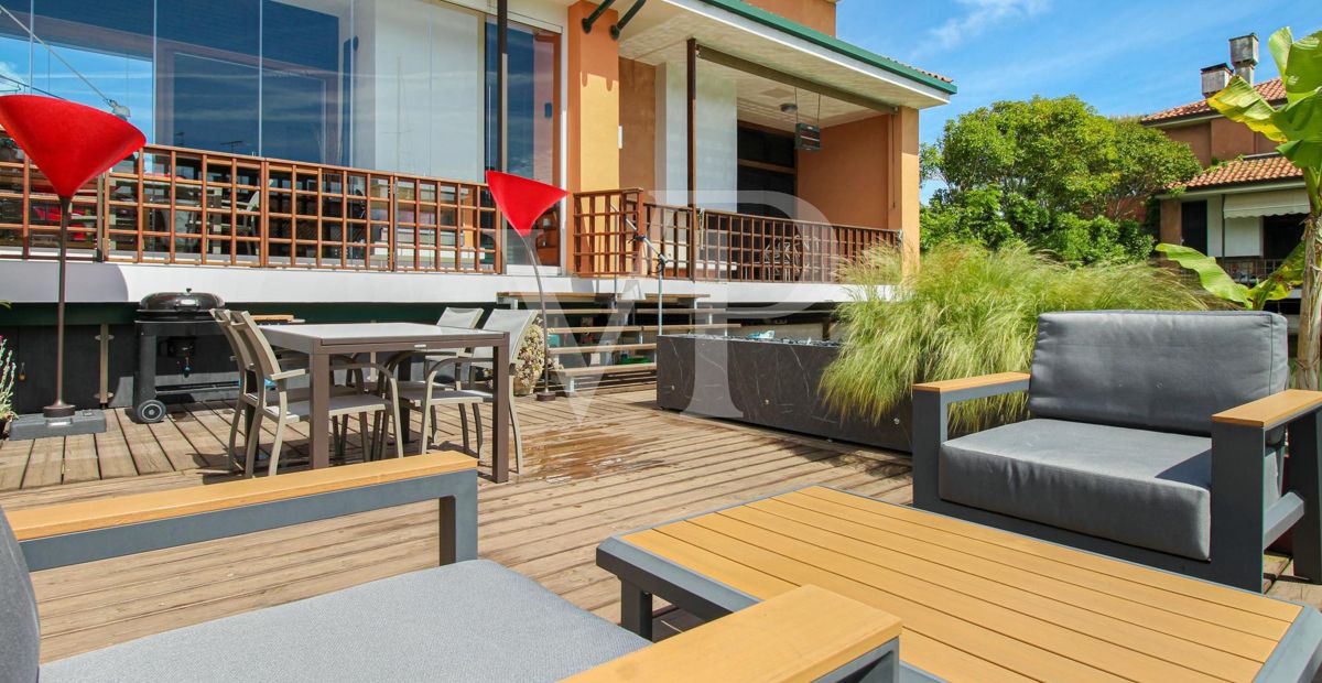 Deck sull'acqua