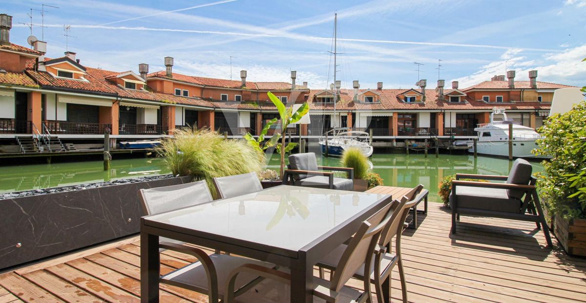 Deck sull'acqua