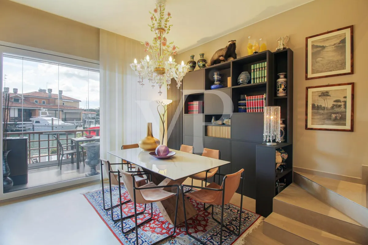 Wunderschönes Haus mit Terrasse am Wasser - neu renoviert im Jahr 2023