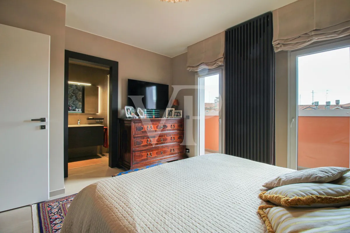 Wunderschönes Haus mit Terrasse am Wasser - neu renoviert im Jahr 2023