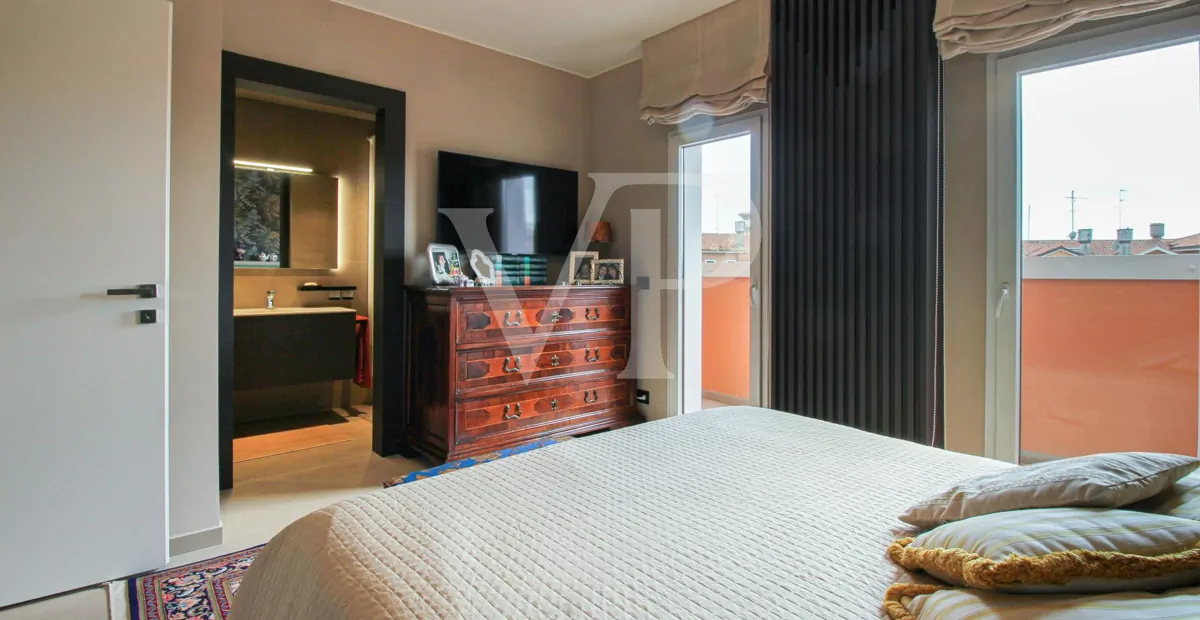 Wonderful home with terrace on the water - renovated to new in 2023