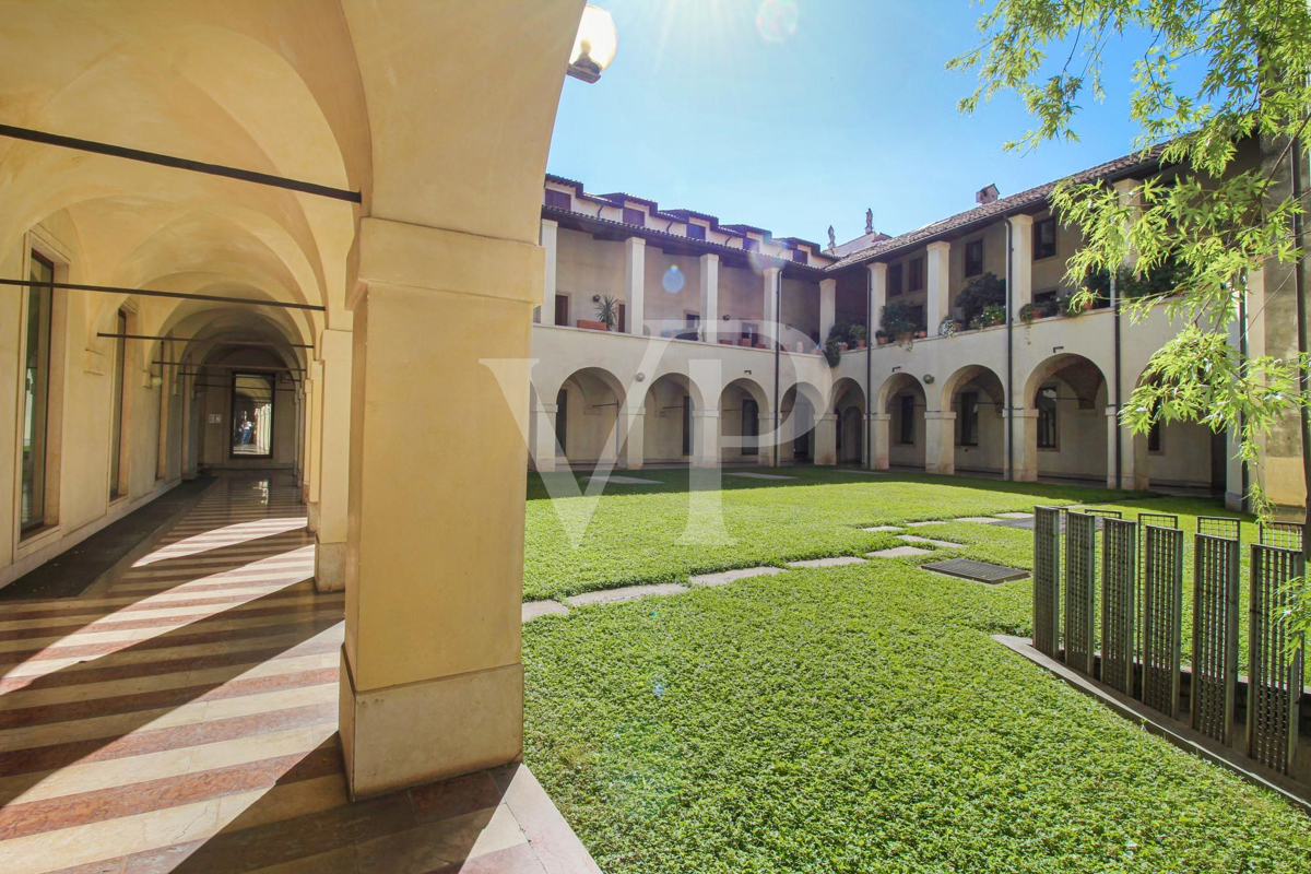 Prächtige Wohnung in einem restaurierten alten Kloster