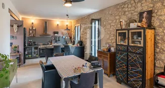 von_poll_real_estate_property_IT243551423_image_0