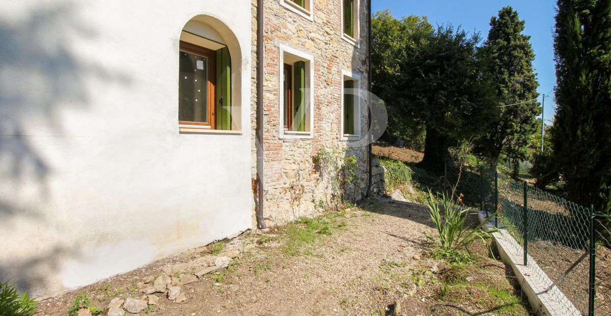 Charmantes historisches Haus mit Panoramablick auf die Creazzo-Hügel