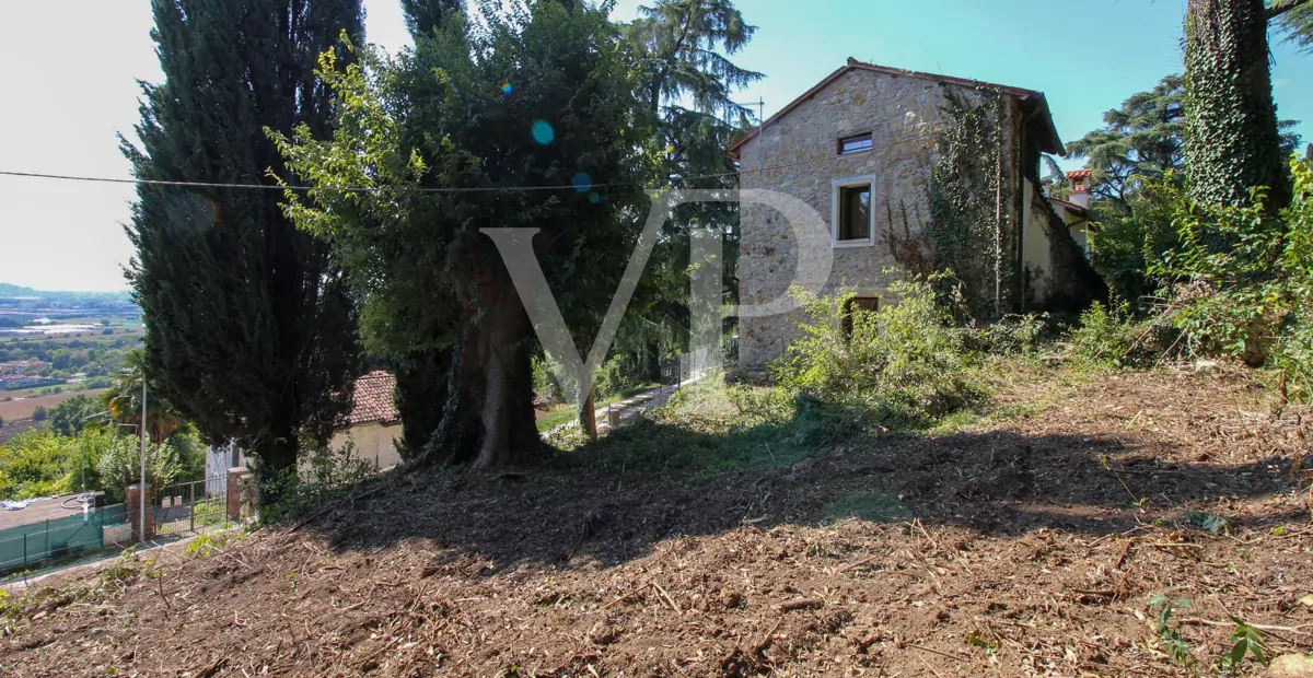 Charmantes historisches Haus mit Panoramablick auf die Creazzo-Hügel