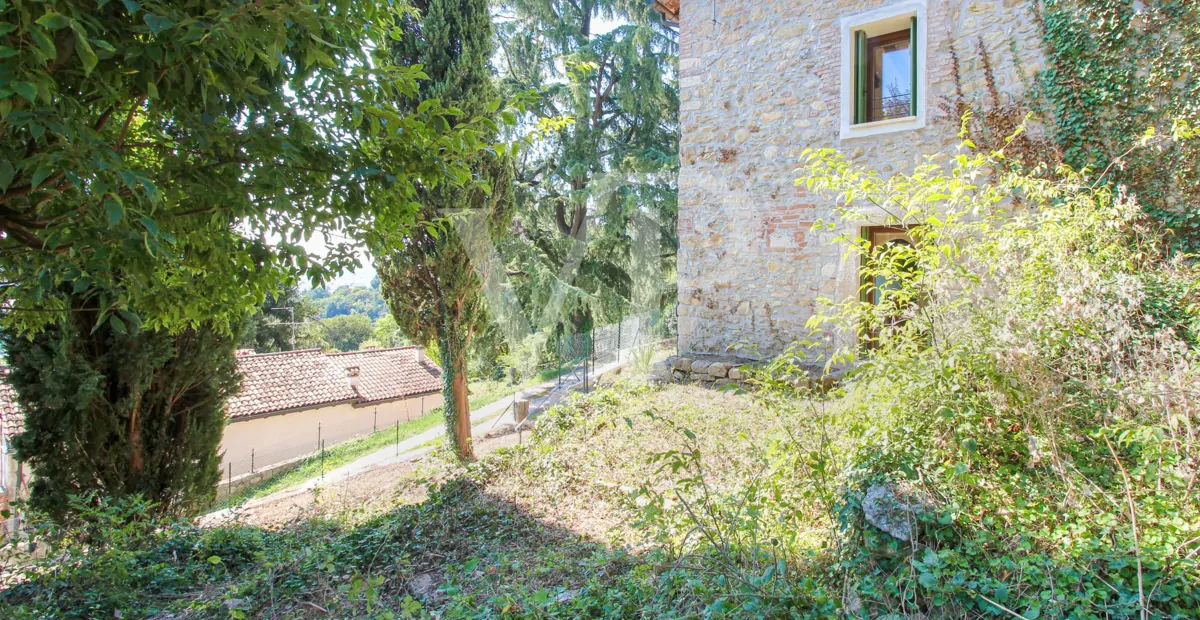 Charmantes historisches Haus mit Panoramablick auf die Creazzo-Hügel