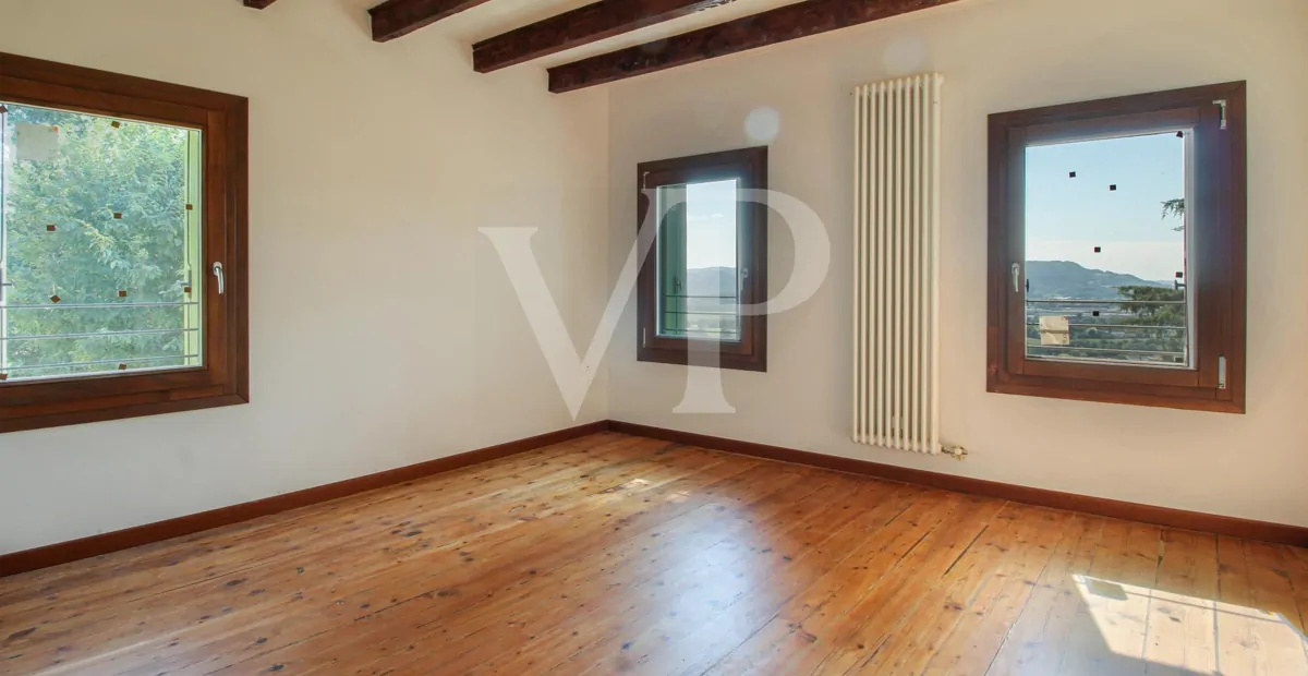 Charmantes historisches Haus mit Panoramablick auf die Creazzo-Hügel