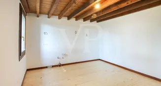 von_poll_real_estate_property_IT243551429_image_8