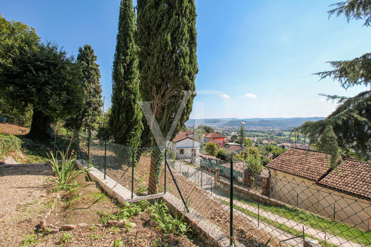 Charmantes historisches Haus mit Panoramablick auf die Creazzo-Hügel