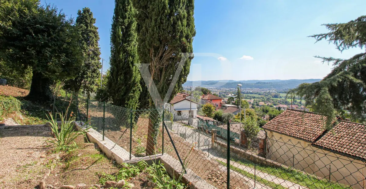 Charmantes historisches Haus mit Panoramablick auf die Creazzo-Hügel