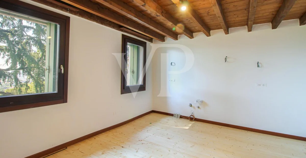 Charmantes historisches Haus mit Panoramablick auf die Creazzo-Hügel