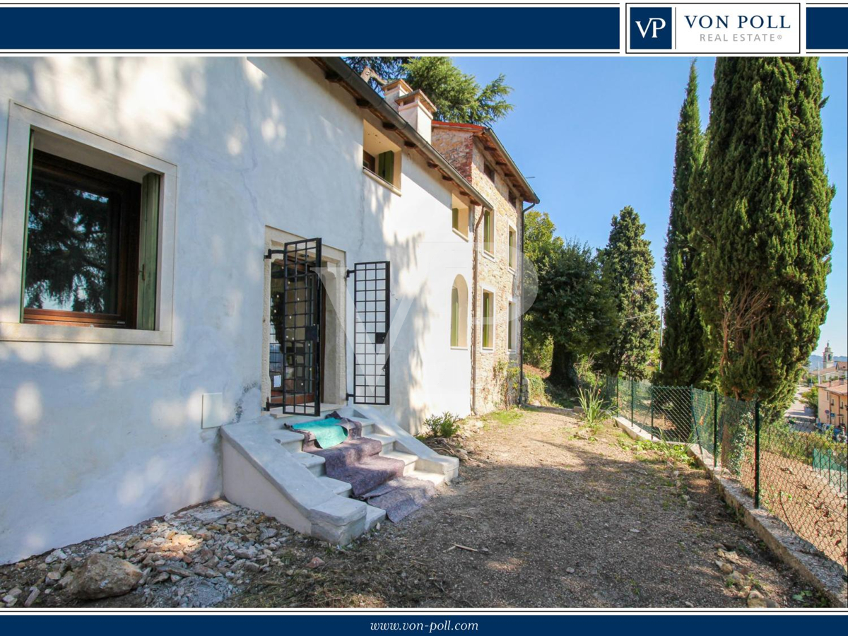 Charmantes historisches Haus mit Panoramablick auf die Creazzo-Hügel