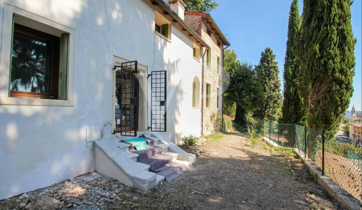 Charmantes historisches Haus mit Panoramablick auf die Creazzo-Hügel