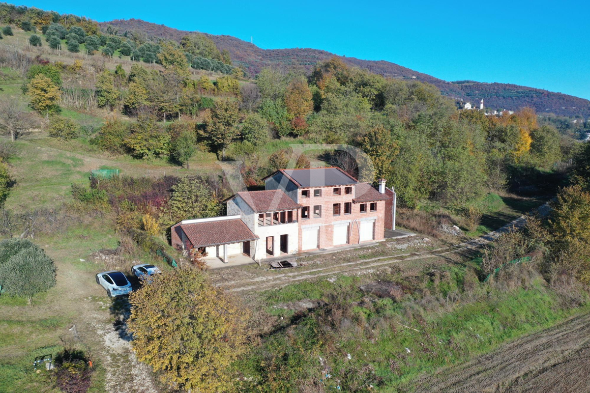 A corner of paradise in the hills of Barbarano Mossano