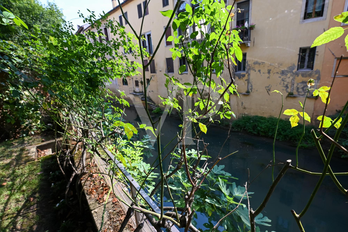 Eleganza e comfort nel cuore di Vicenza: residenza esclusiva con giardino privato