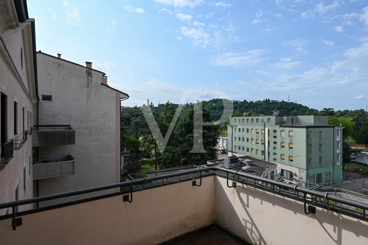 Refinement and Comfort in the Center of Vicenza:
Penthouse with Luxury Potential