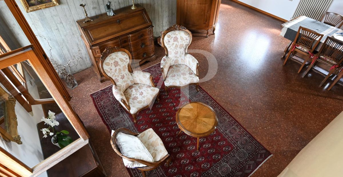 Refinement and Comfort in the Center of Vicenza:
Penthouse with Luxury Potential