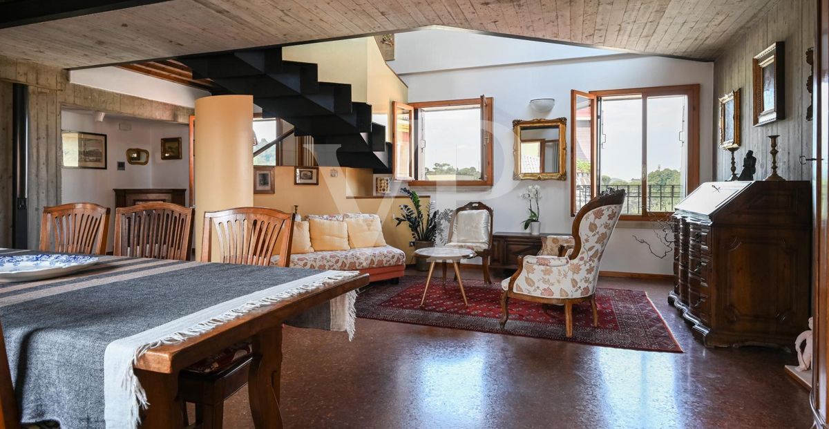 Refinement and Comfort in the Center of Vicenza:
Penthouse with Luxury Potential