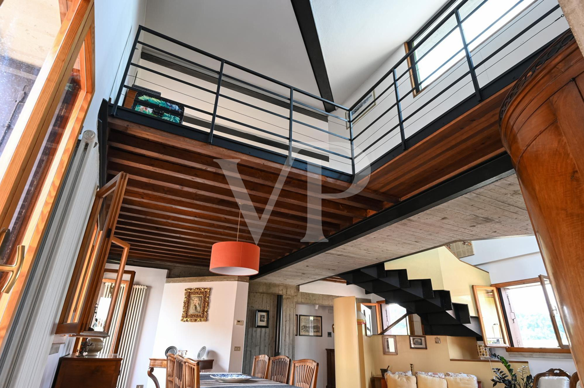 Refinement and Comfort in the Center of Vicenza:
Penthouse with Luxury Potential