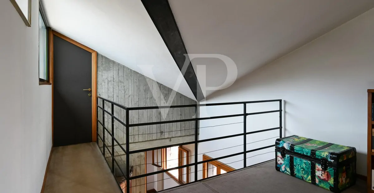 Refinamiento y confort en el centro de Vicenza:
Ático con Potencial de Lujo