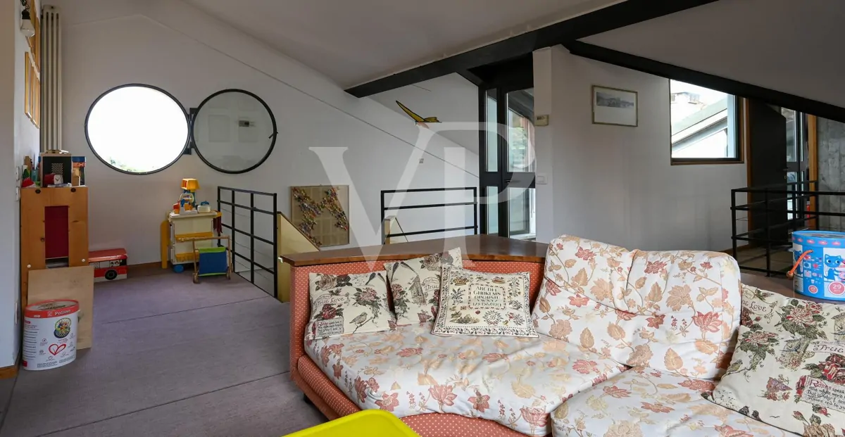 Refinamiento y confort en el centro de Vicenza:
Ático con Potencial de Lujo