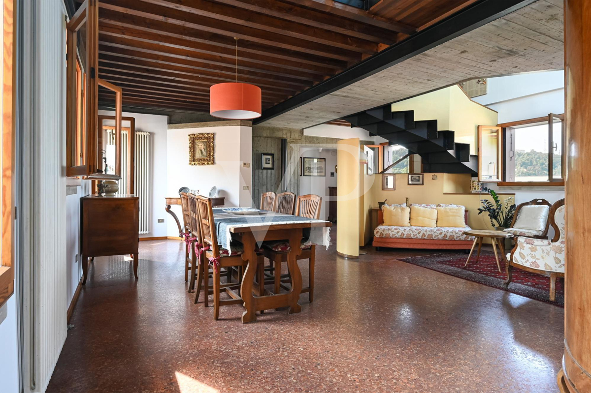 Refinement and Comfort in the Center of Vicenza:
Penthouse with Luxury Potential