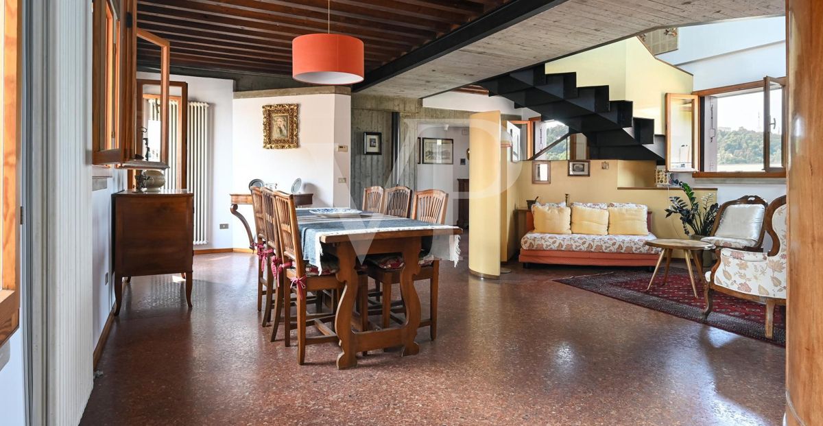 Refinement and Comfort in the Center of Vicenza:
Penthouse with Luxury Potential