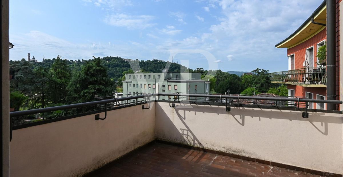 Refinement and Comfort in the Center of Vicenza:
Penthouse with Luxury Potential