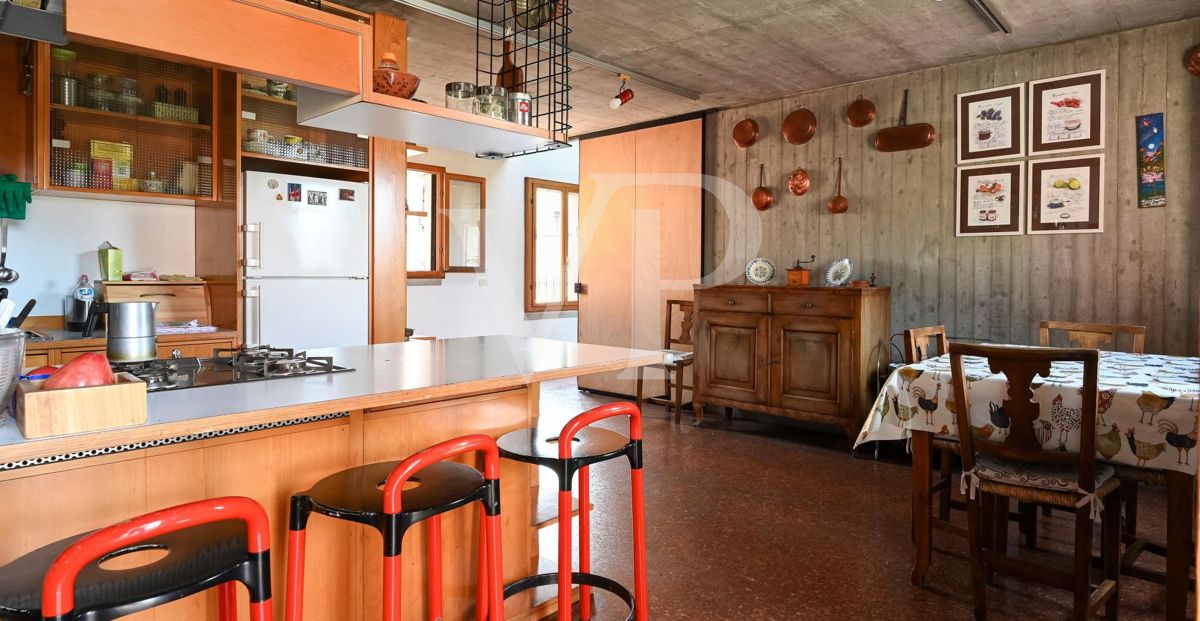 Refinement and Comfort in the Center of Vicenza:
Penthouse with Luxury Potential