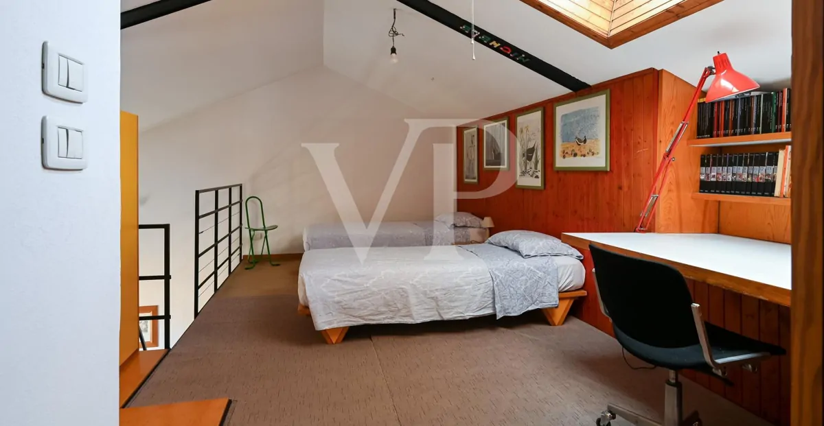 Refinamiento y confort en el centro de Vicenza:
Ático con Potencial de Lujo