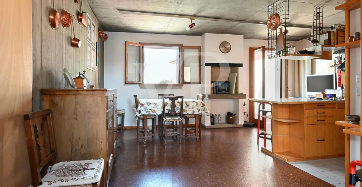 Refinamiento y confort en el centro de Vicenza:
Ático con Potencial de Lujo