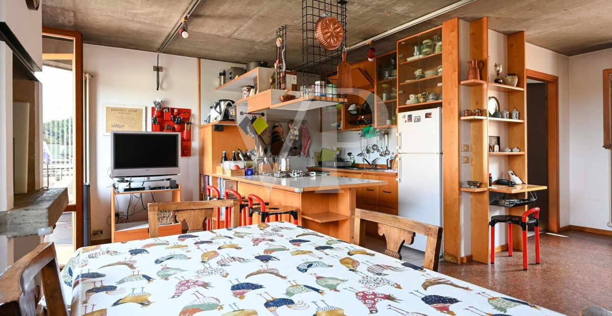 Refinement and Comfort in the Center of Vicenza:
Penthouse with Luxury Potential
