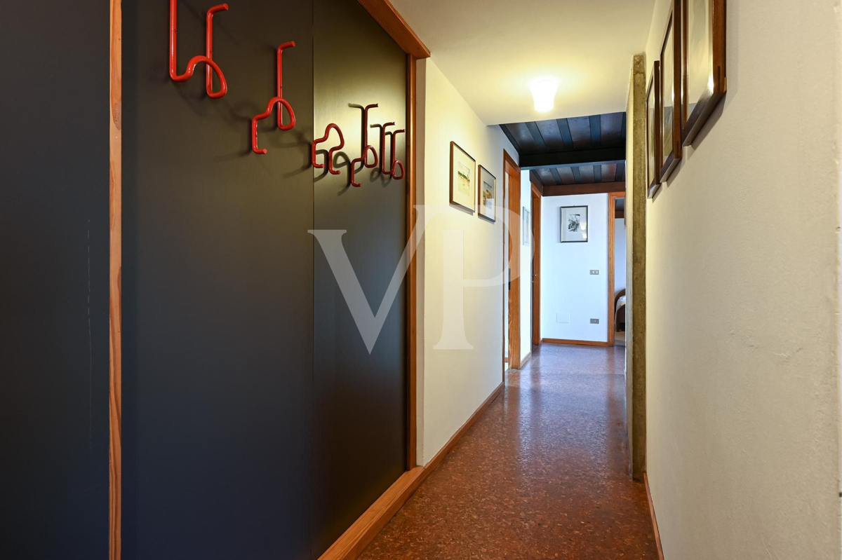 Refinement and Comfort in the Center of Vicenza:
Penthouse with Luxury Potential