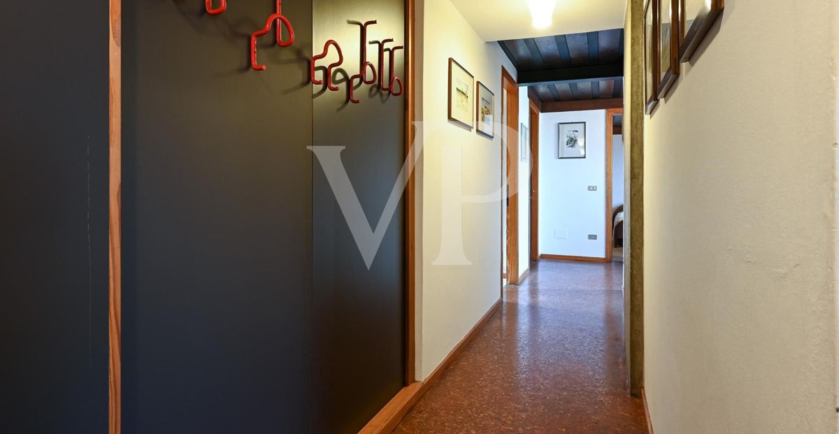 Refinement and Comfort in the Center of Vicenza:
Penthouse with Luxury Potential
